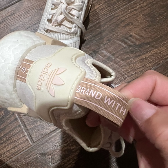 Adidas shoes - Picture 15 of 16